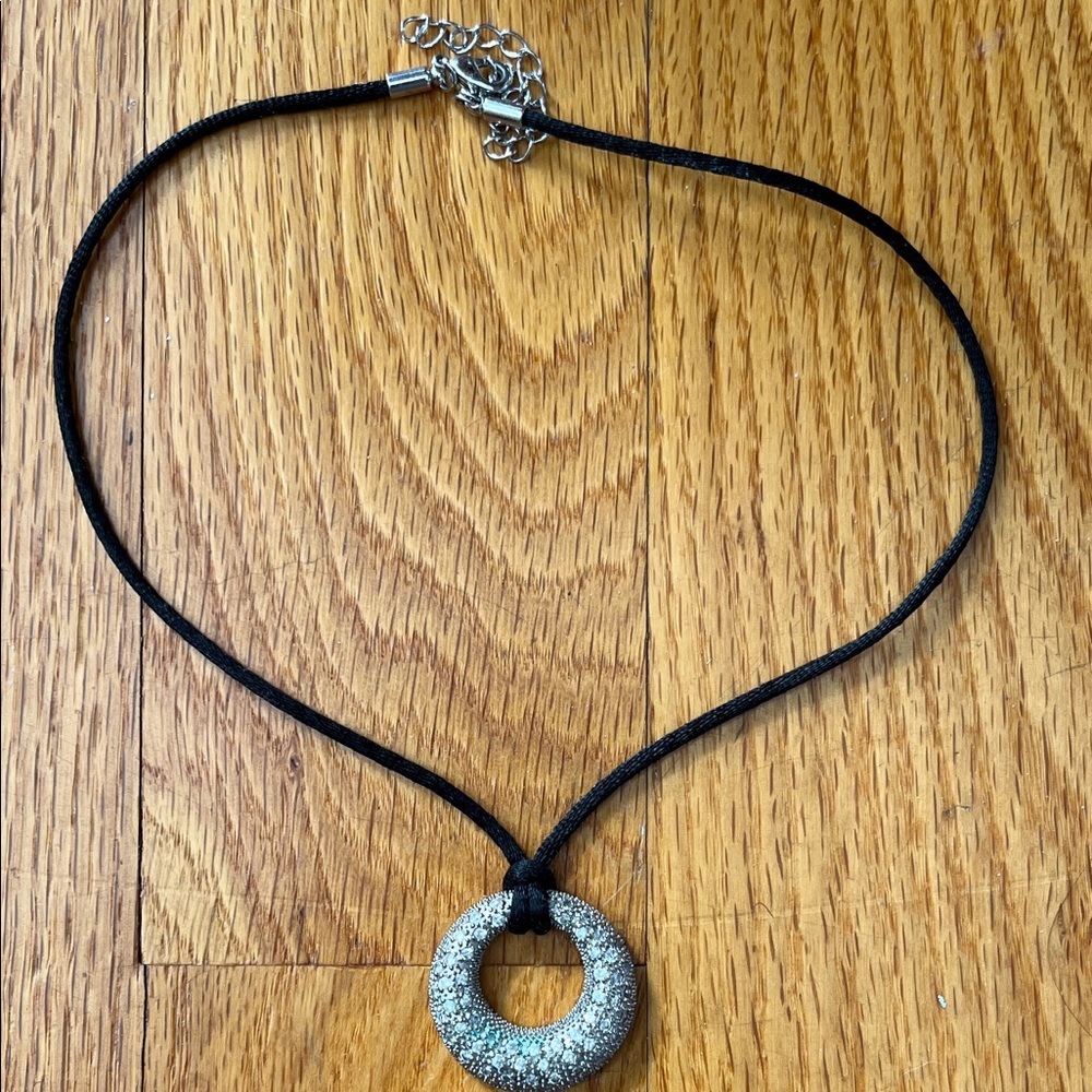 Elegant Black and Silver Pendant Necklace